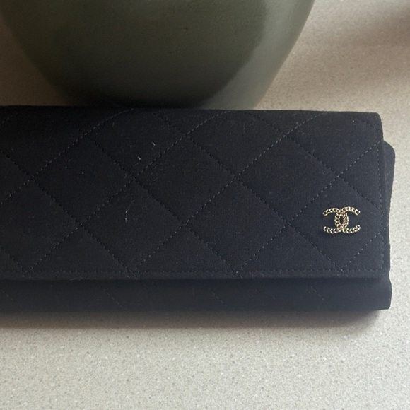 CHANEL Black Round Sunglasses - Picture 5 of 5